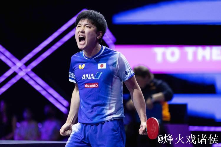 张本智和回日本!第一时间秀奖杯,笑得合不拢嘴,豪言明年拿世一 张本智和回日本!第一时间秀奖杯,笑得合不拢嘴,豪言明年拿世一